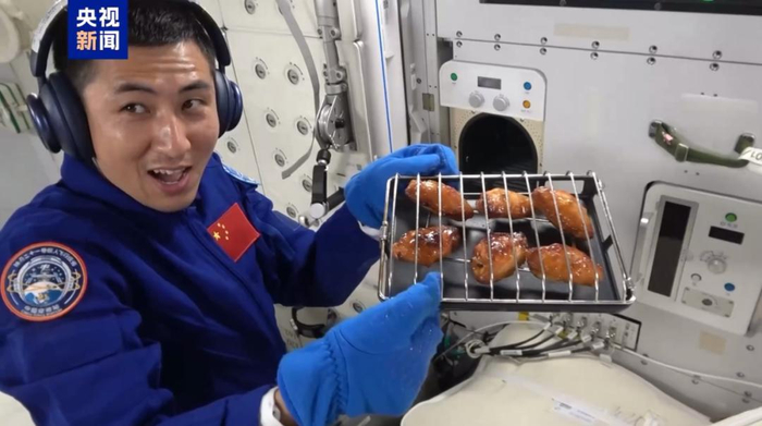 1762234928727456.jpg 1e3ffad69815e3923581a0aab5a54dfb_w700d1q75cms.jpg